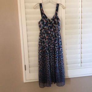 Below the knee silk dress .Pretty & elegant.